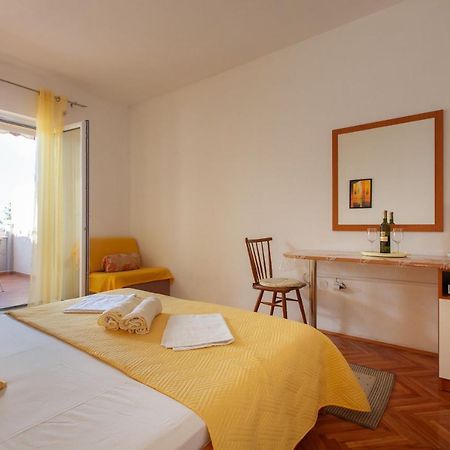 Vila Nives Hotel Podgora Luaran gambar