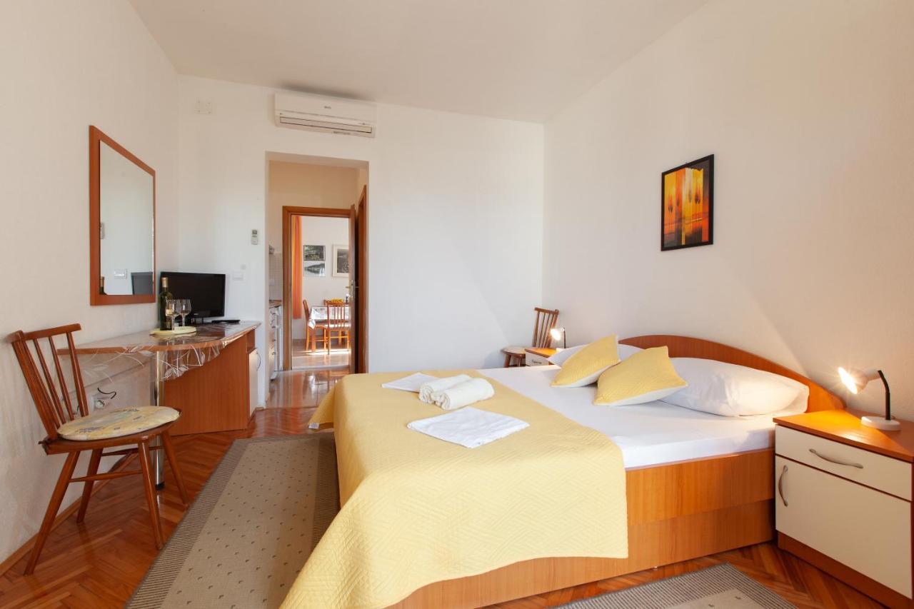 Vila Nives Hotel Podgora Luaran gambar