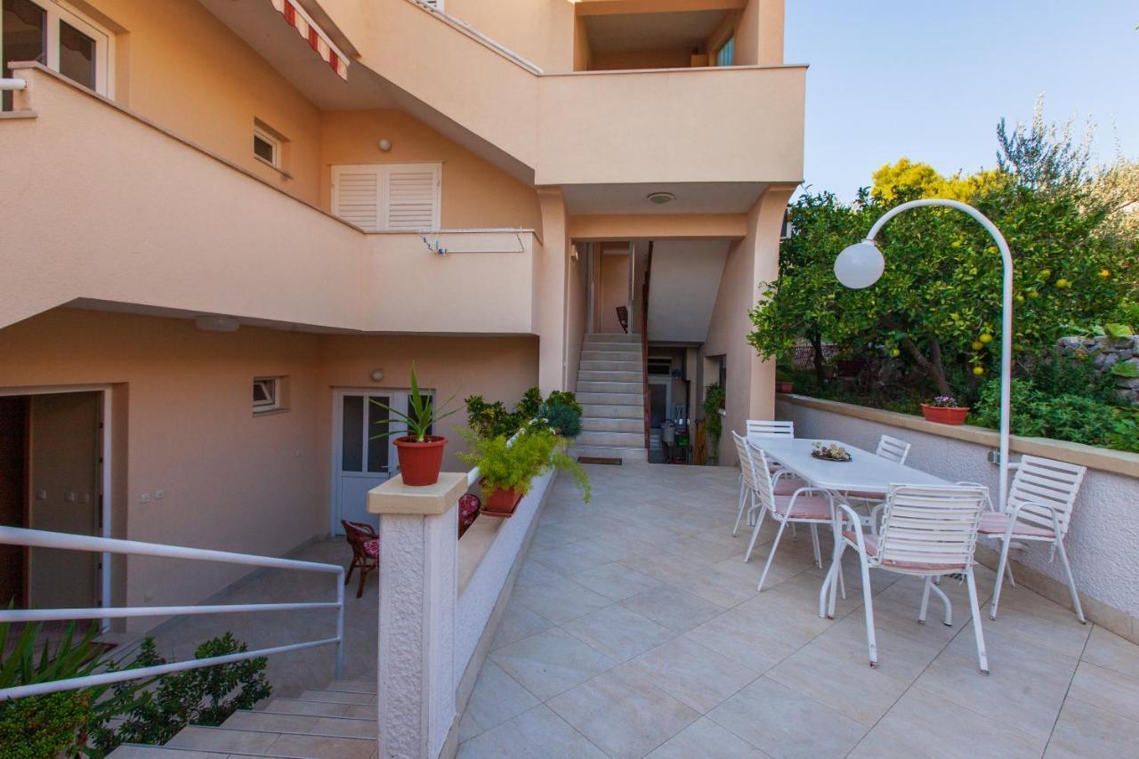 Vila Nives Hotel Podgora Luaran gambar