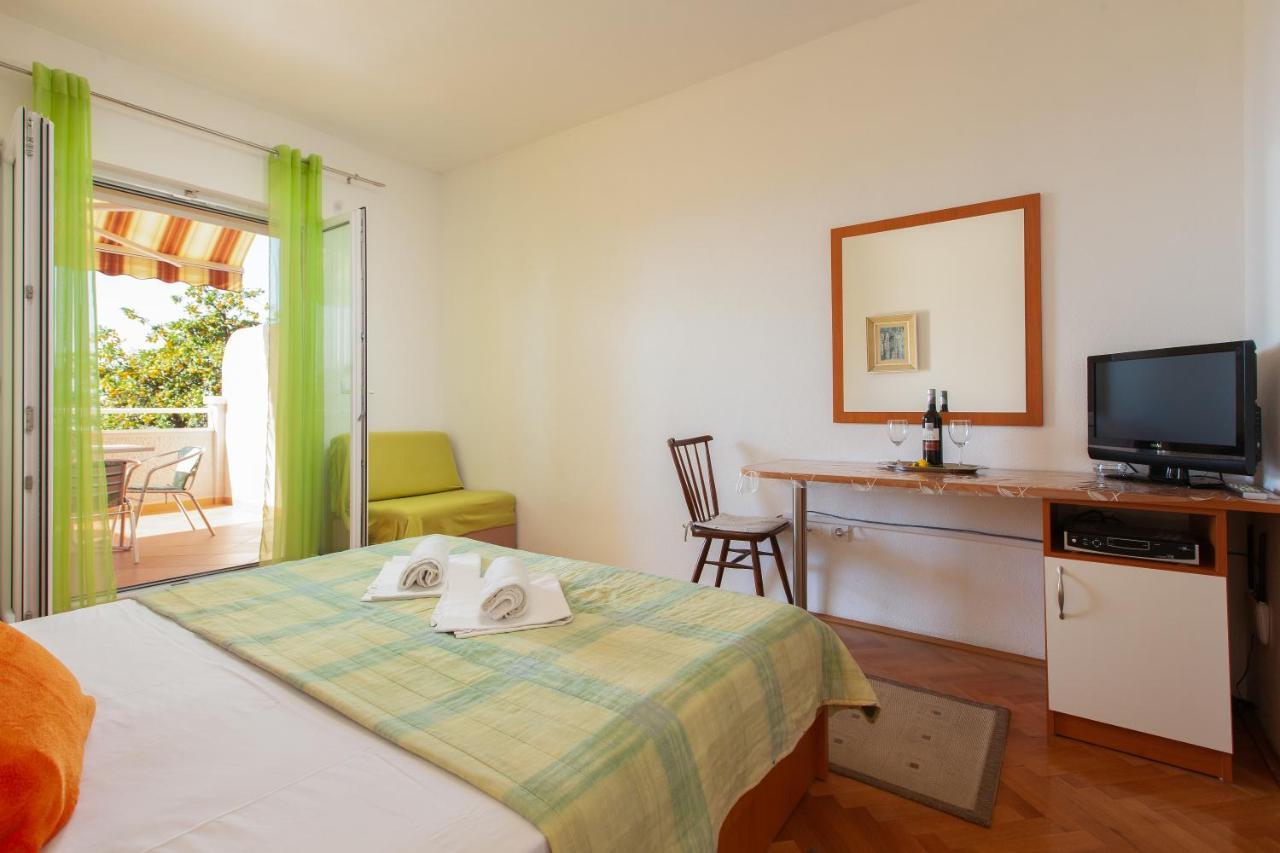 Vila Nives Hotel Podgora Luaran gambar