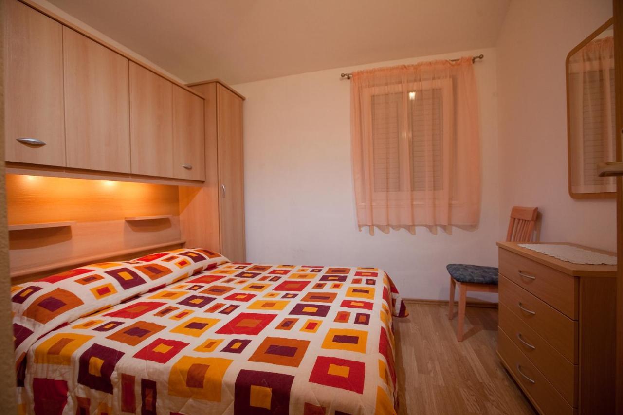 Vila Nives Hotel Podgora Luaran gambar