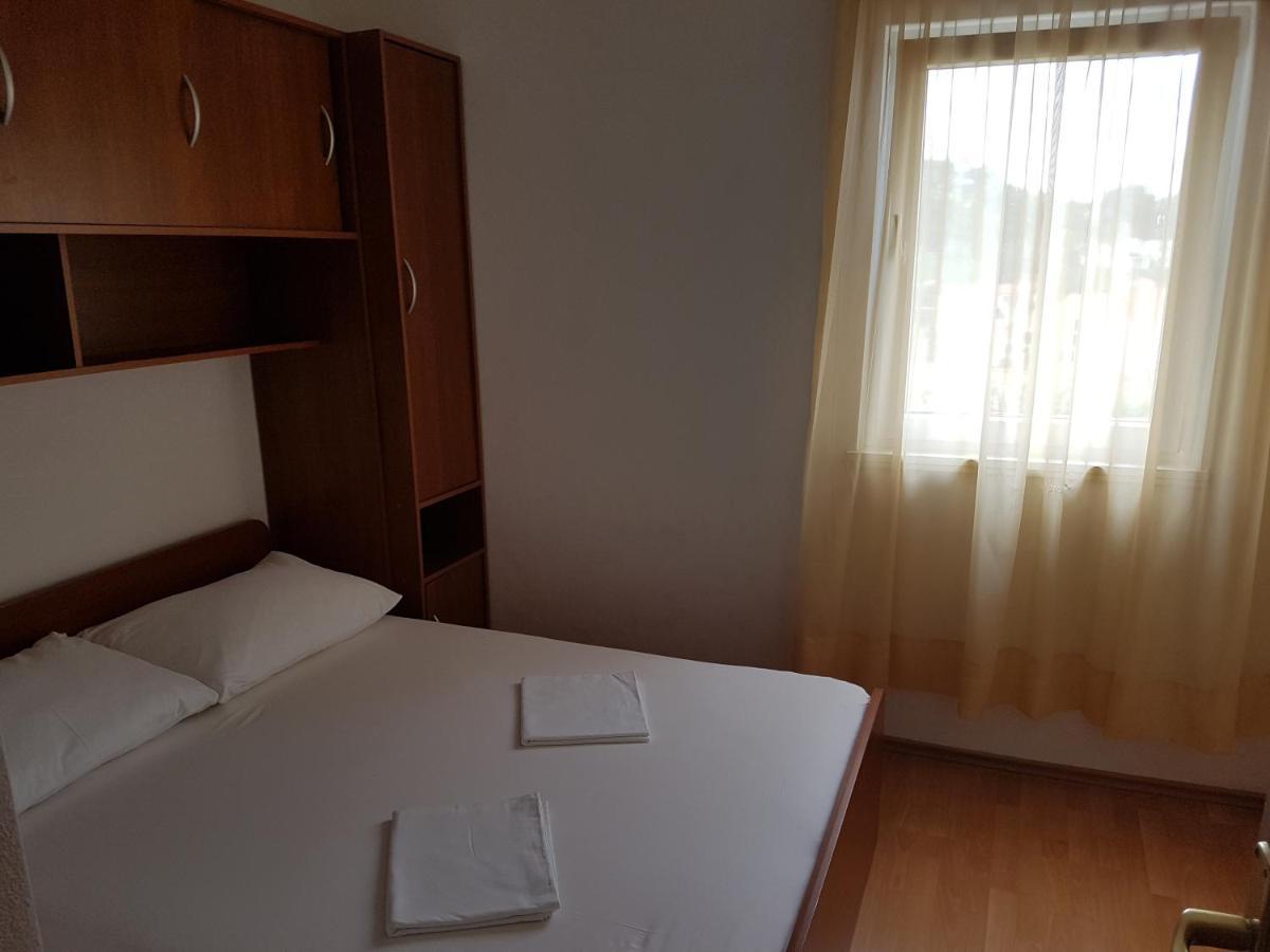 Vila Nives Hotel Podgora Luaran gambar