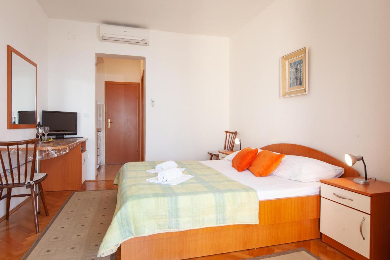 Vila Nives Hotel Podgora Luaran gambar